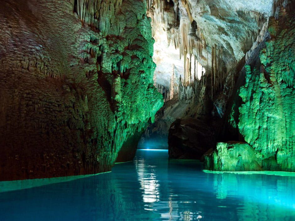 غار دیدنی Grotto در انگلیس
