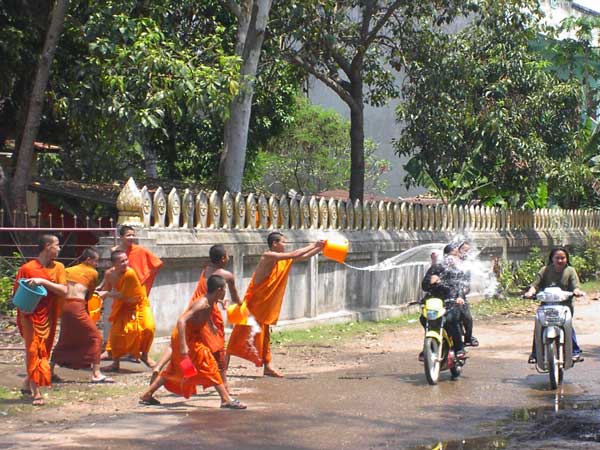 جشن بودایی در جنوب شرق آسیا