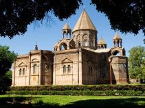 کلیسای جامع اچمیادزین تاریخ و میراث ارمنستان