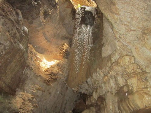 غار زینگان، قندیل‌های طبیعی و دهلیزهای آبگیر