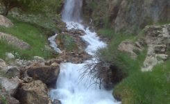 آبشار لندی ، از آبشارهای دائمی و زیبای استان چهارمحال و بختیاری