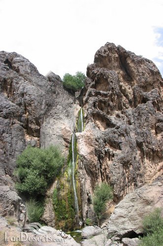 آبشار طامه ،‌ از دامنه کوهستان کرکس