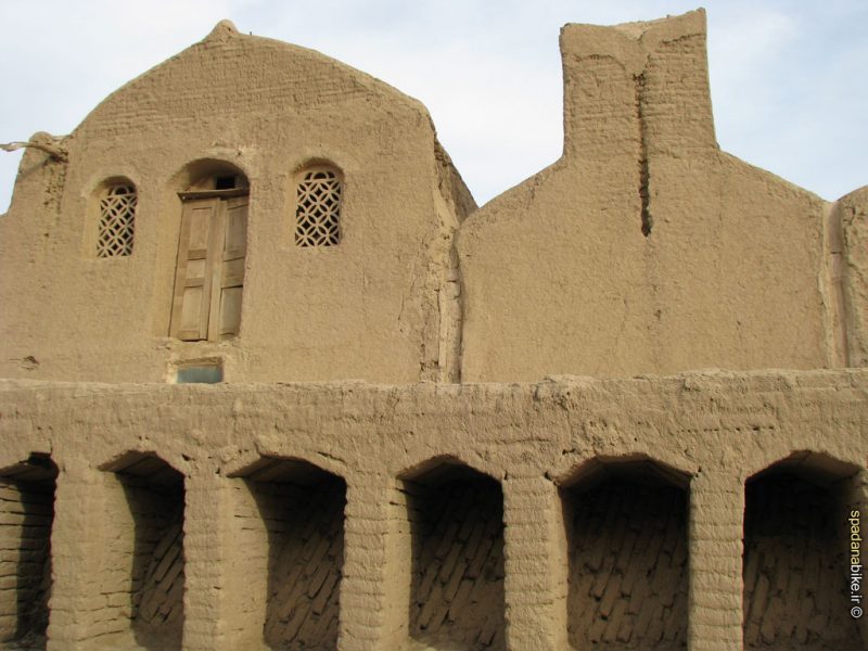 روستای مصر ، دارای آب و هوای گرم و خشک
