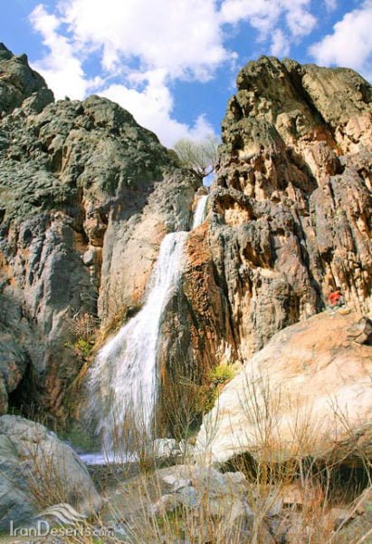 آبشار طامه ،‌ از دامنه کوهستان کرکس
