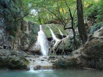 جاهای دیدنی سلماس ، نقش برجسته‌ی خان تختی