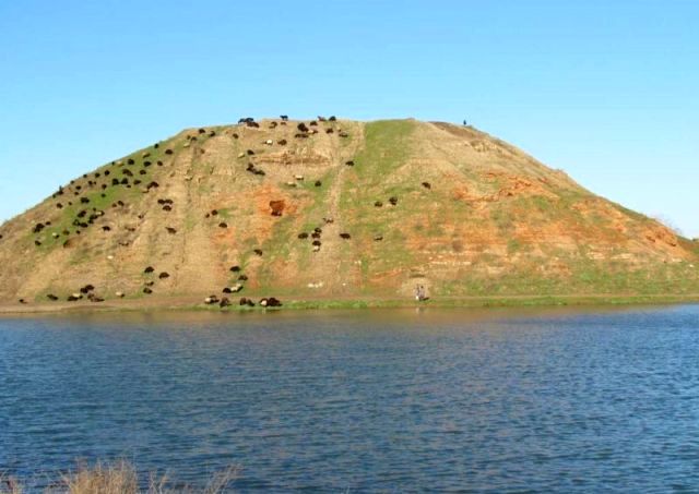 تورنگ تپه ، از مهم‌ترین جاذبه‌های باستان‌شناسی
