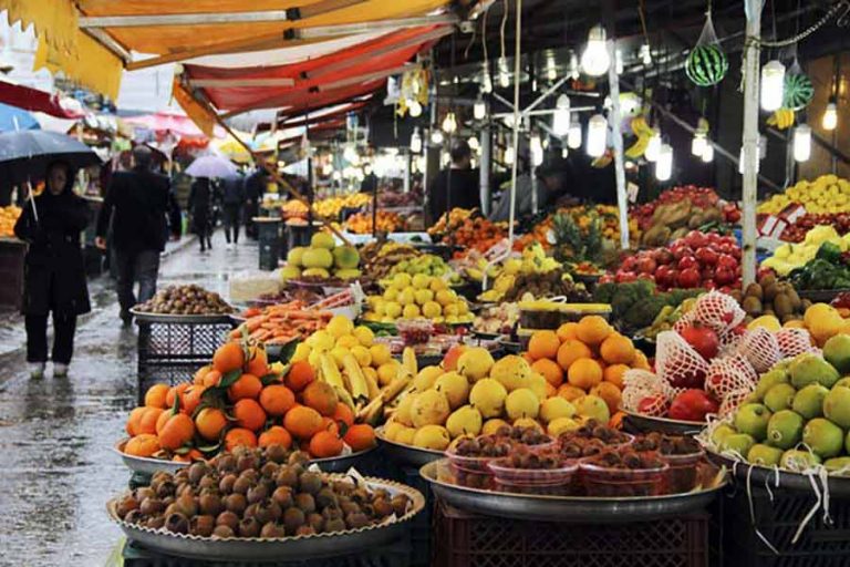 جاذبه گردشگری بازار نعلبندان ، از میوه‌های تازه تا ظرف‌های مسی