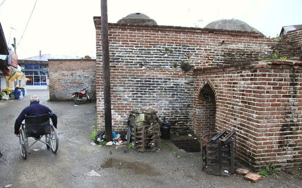 حمام قدیمی کسما ، از بناهای تاریخی صومعه سرا