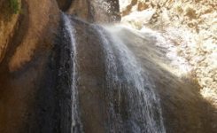 آبشار زیبای تنگ صندوقه واقع در روستای شیخه اسلام آبادغرب