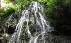 جاذبه گردشگری آبشار لاشو