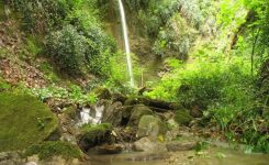 جاذبه گردشگری آبشارهای سرخ کمر رامیان