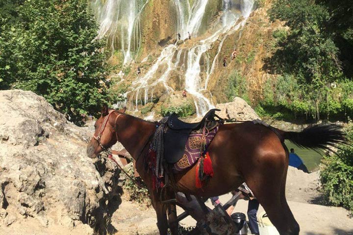 آبشار بیشه ، آبشاری واقع در قلب رشته کوه های زاگرس