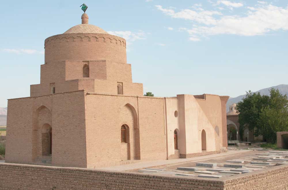 امامزاده علی اکبر(ع) از جاذبه های مذهبی استان سمنان