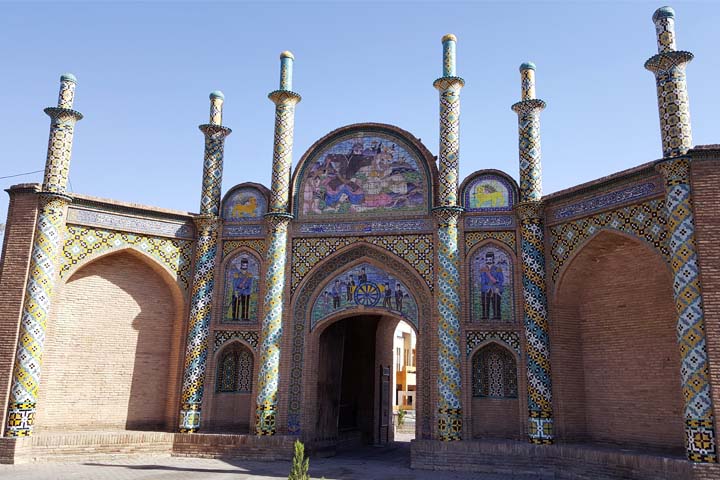 دروازه ارگ یکی از مهمترین و معروفترین بناهای تاریخی سمنان