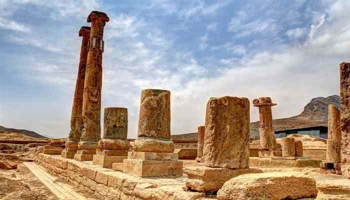 روستا و ستون‌ های تاریخی خورهه ، منطقه‌ای زیبا و تاریخی