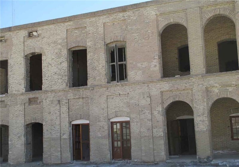 ساختمان هلال احمر از جاذبه های تاریخی گردشگری خرمشهر