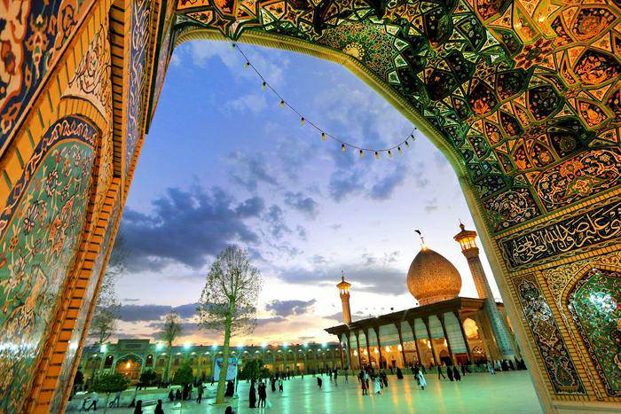 شاهچراغ یکی از بزرگترین مراکز زیارتی شهر شیراز