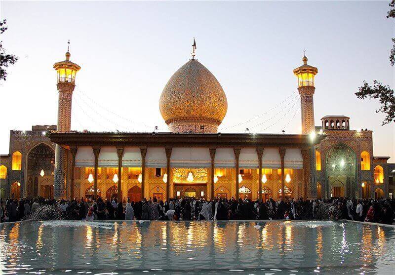 شاهچراغ یکی از بزرگترین مراکز زیارتی شهر شیراز