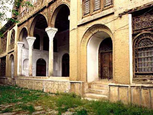 عمارت مشیر دیوان ، یادگاری از دوران قاجاریه