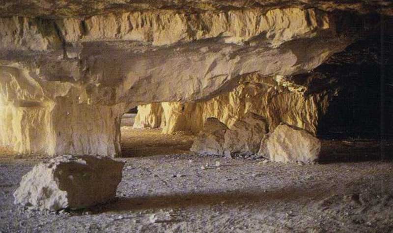 غار شفق از غارهای تونلی و طبقاتی