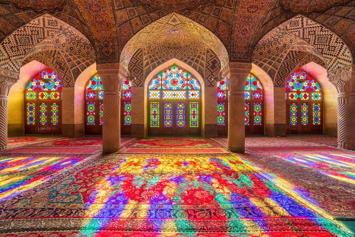 مسجد نصیرالملک یکی از دیدنی‌ترین و متفاوت‌ترین مساجد ایران