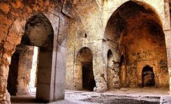 آشنایی با آتشکده‌ی آذرخش (مسجد سنگی داراب)