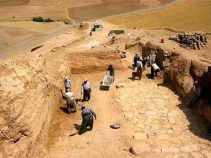 جاذبه تاریخی تپه قلعه زیویه