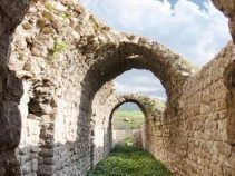 جاذبه گردشگری قلعه منیژه