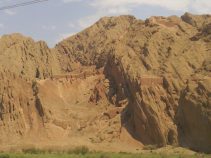 منطقه شکار ممنوع خنار ، منطقه ای کوهستانی با تپه ماهورهای فراوان