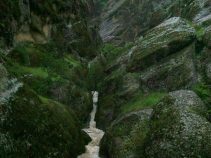 مهراب کوه ، كوهی پر از رمز و راز و افسانه ای