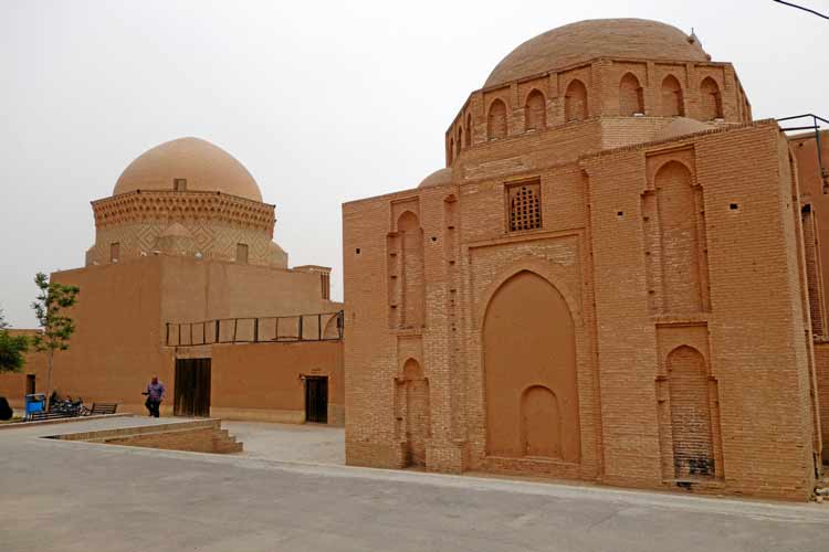 بقعه دوازده امام یکی از کهن ‌ترین بناهای کتبیه ‌دار