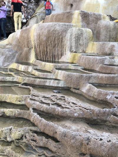 سنگ آب های ندوشن از بی‌نظیرترین آثار طبیعی در قلب کویر