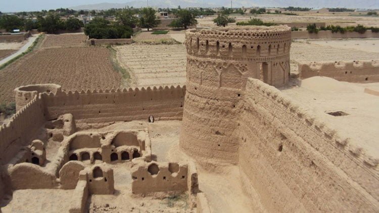 قلعه مهرپادین یکی از زیباترین قلعه‌های تاریخی استان یزد
