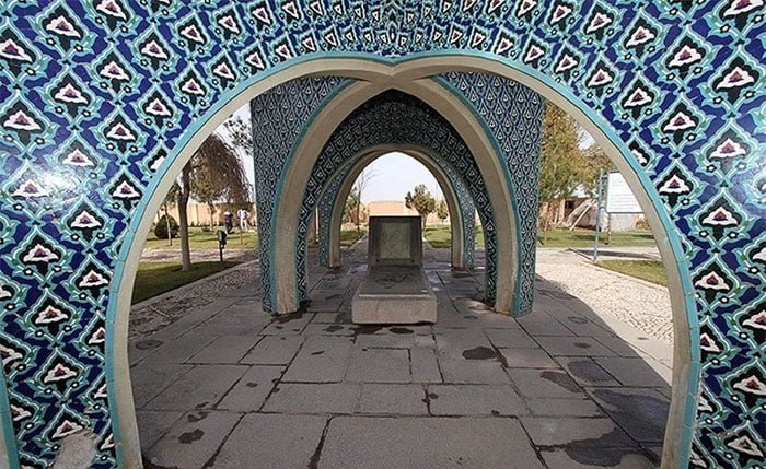 مقبره کمال الملک یکی از این بناهای ارزشمند نیشابور