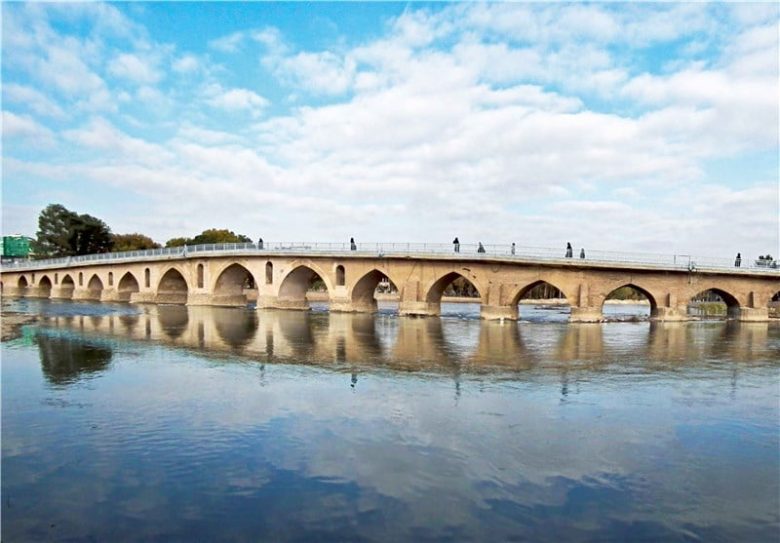 پل شهرستان اصفهان از قدیمی‌ترین پلهای زاینده رود