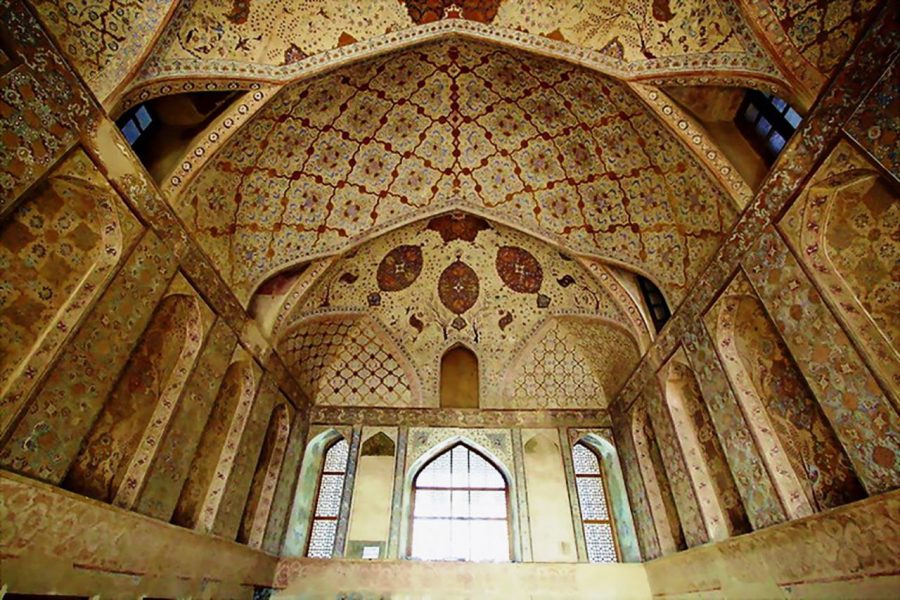 کاخ عالی‌ قاپو یکی از شاهکارهای معماری دوران صفوی