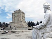 نتیجه تصویری برای آرامگاه فردوسی