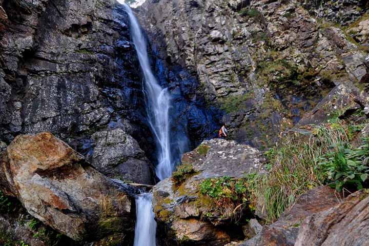 بهترین آبشارهای گرجستان ، زیبا و باور‌نکردنی