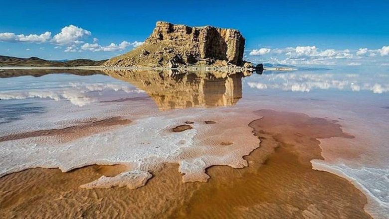 دریاچه ارومیه ، بزرگترین دریاچه شور ایران 