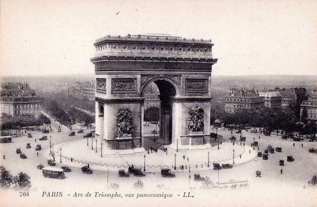 طاق نصرت پاریس از بناهای باشکوه و باعظمت پاریس