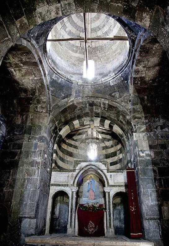 قره کلیسا ، مهمترین و اولین کلیسای ارمنیان