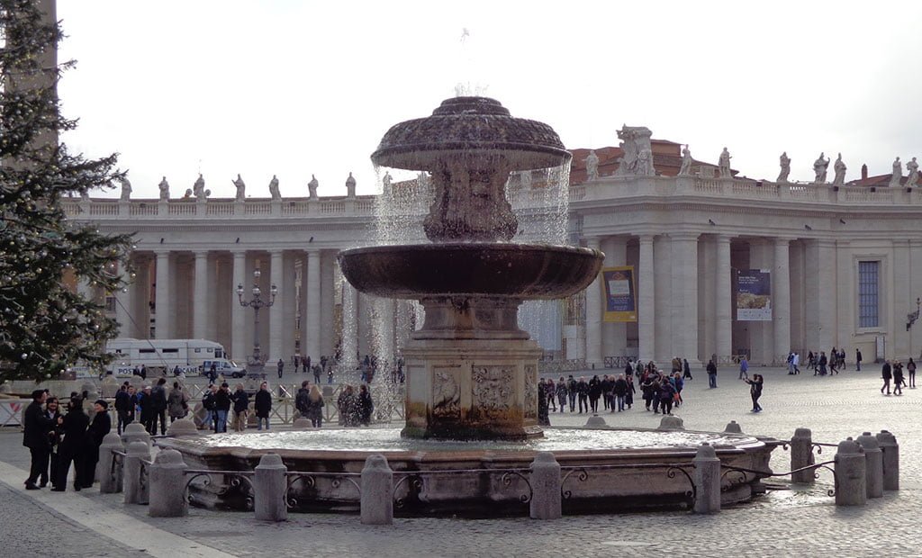 میدان سن پیتر یکی از با شکوه‌ترین میدان‌های ایتالیا