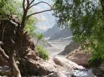 آبشار بدلان جلو جاذبه ای زیبا از طبیعت سرسبز خوی