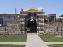 نتیجه تصویری برای دروازه سنگی خوی
