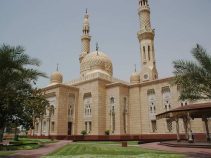 مسجد جمیرا یکی از زیباترین و معروفترین مساجد دبی