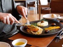 چگونه در سفر میتوان رستوران های خوب و مناسب پیدا کرد؟