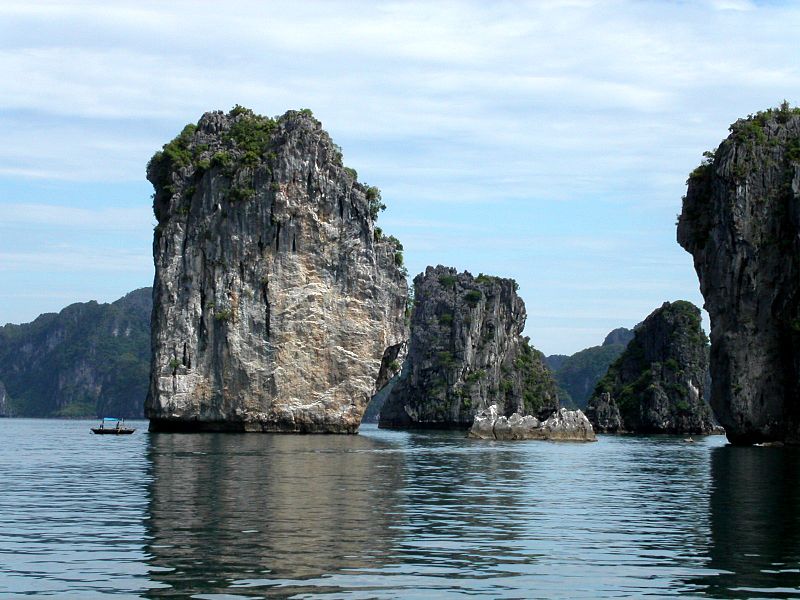 خلیج هالونگ بی ، یکی از زیباترین جاذبه های گردشگری در ویتنام