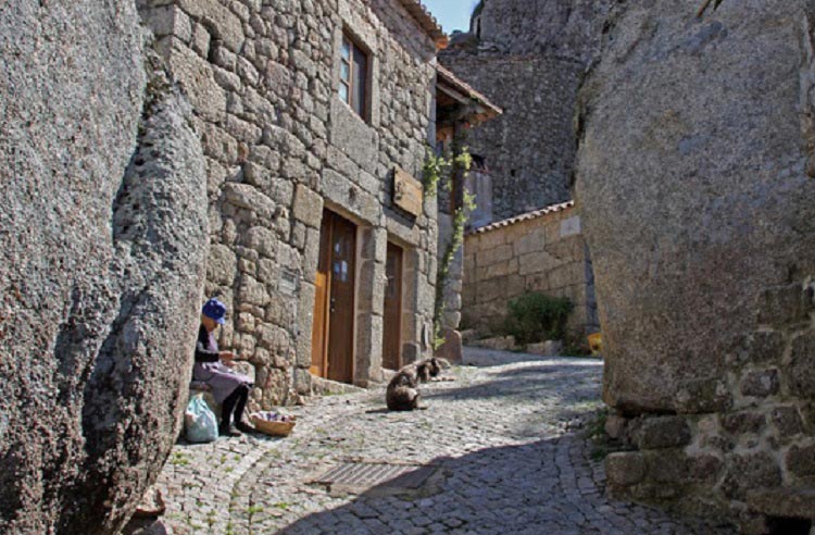 روستای مونسانتو ، پرتغالی ترین روستای پرتغال