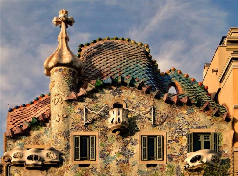 کازا بالیو ، خانه ای افسانه ای در بارسلونا