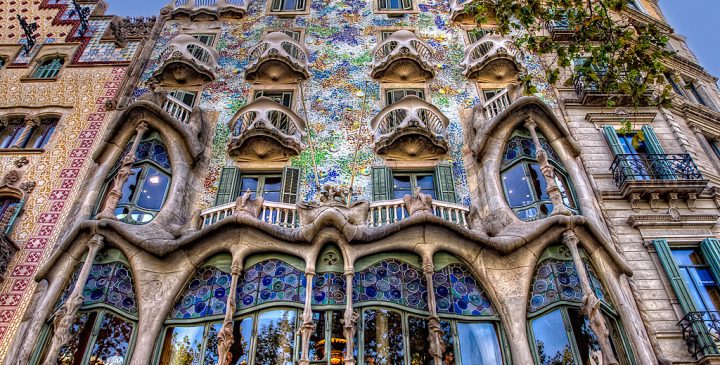 کازا بالیو ، خانه ای افسانه ای در بارسلونا